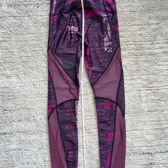 NWT women’s Under Armour heat gear leggings, size Small - Picture 7 of 10